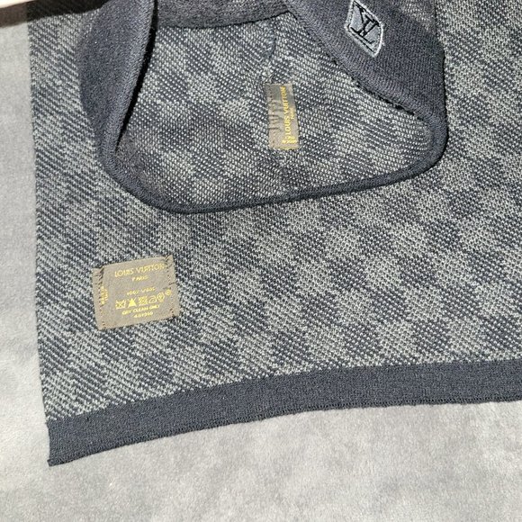 Lv scarf and beanie - Picture 2 of 2